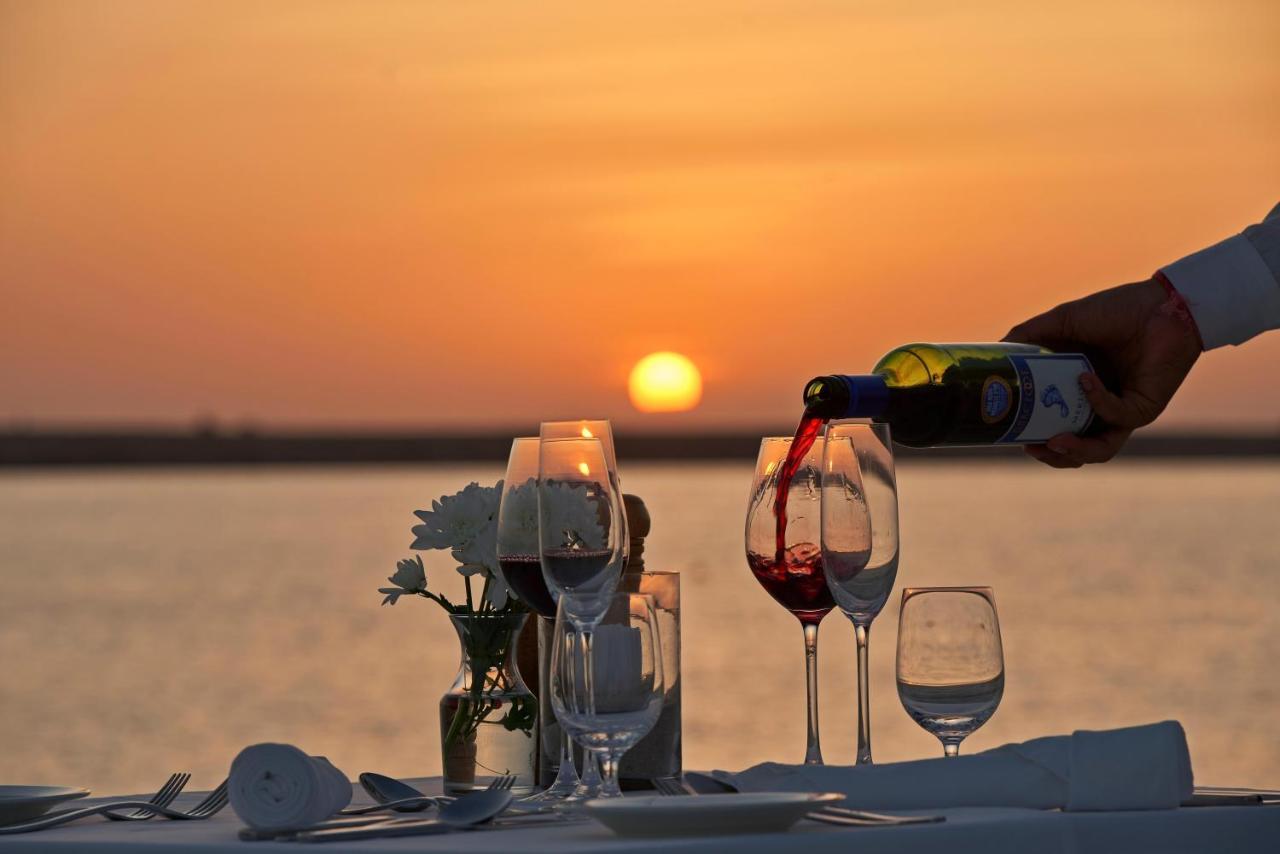 Fanar Hotel & Residences Salalah Exterior foto Sunset dinner at the beach