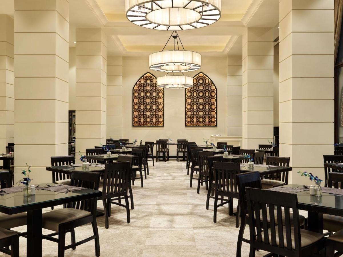 Fanar Hotel & Residences Salalah Exterior foto The restaurant