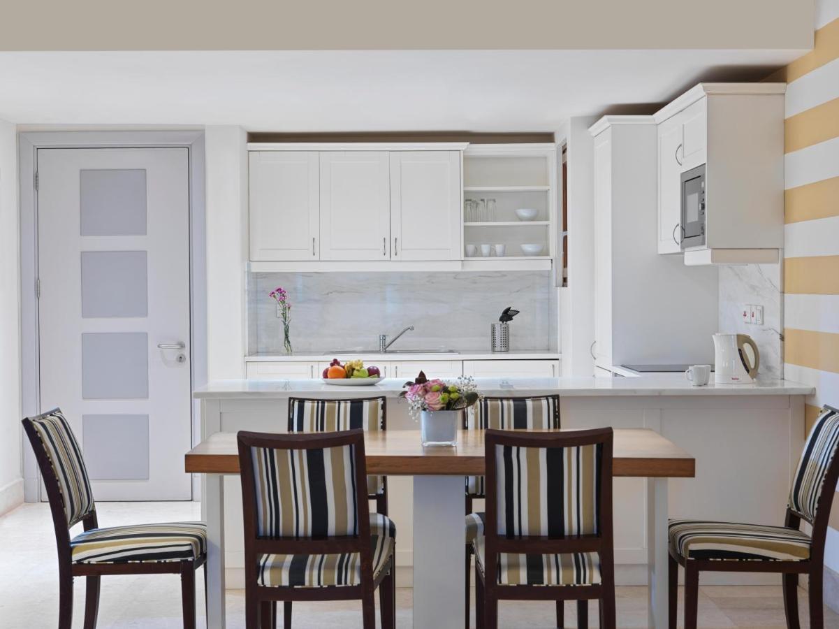 Fanar Hotel & Residences Salalah Exterior foto A modern kitchen