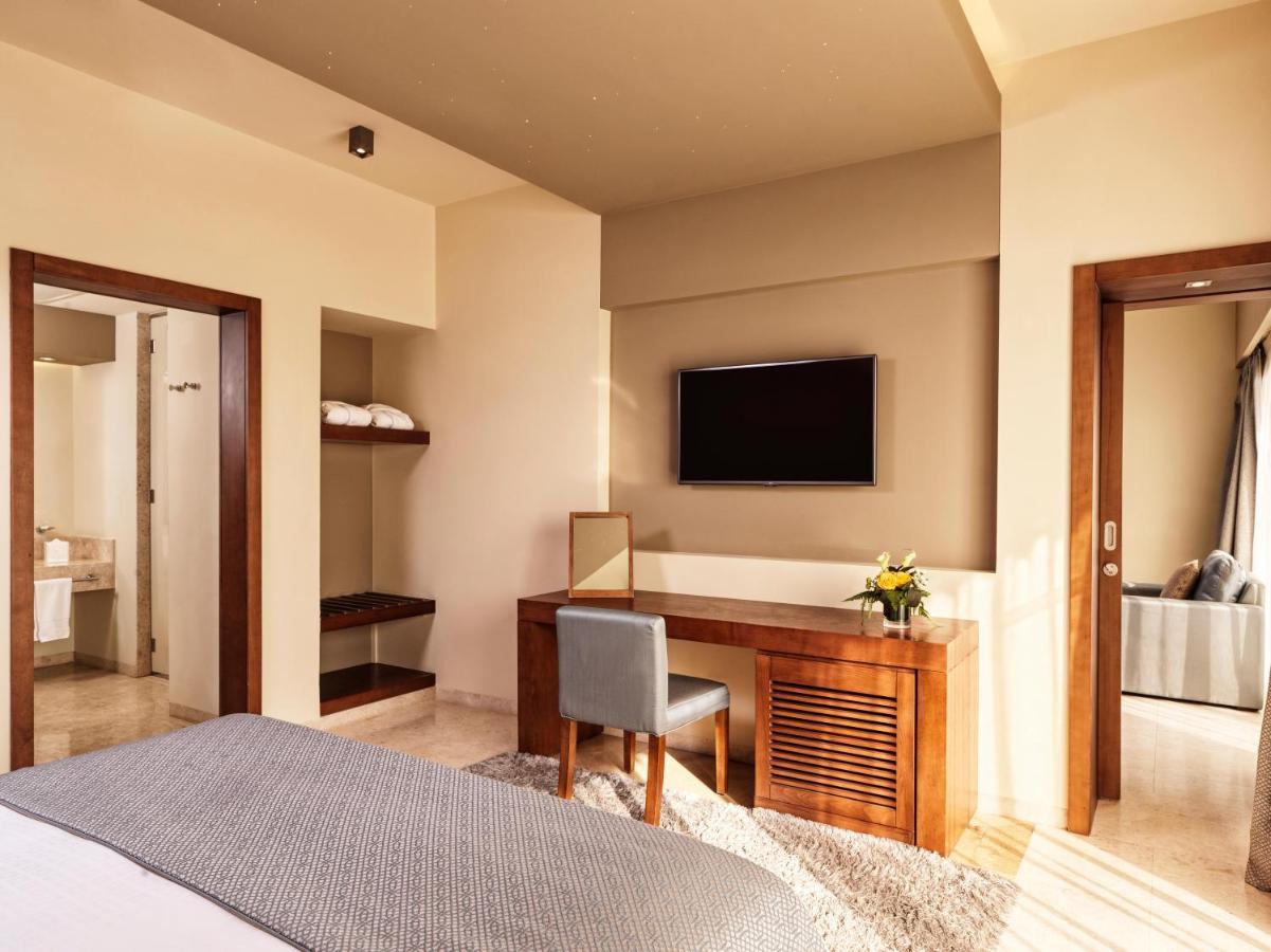 Fanar Hotel & Residences Salalah Exterior foto A room at the hotel