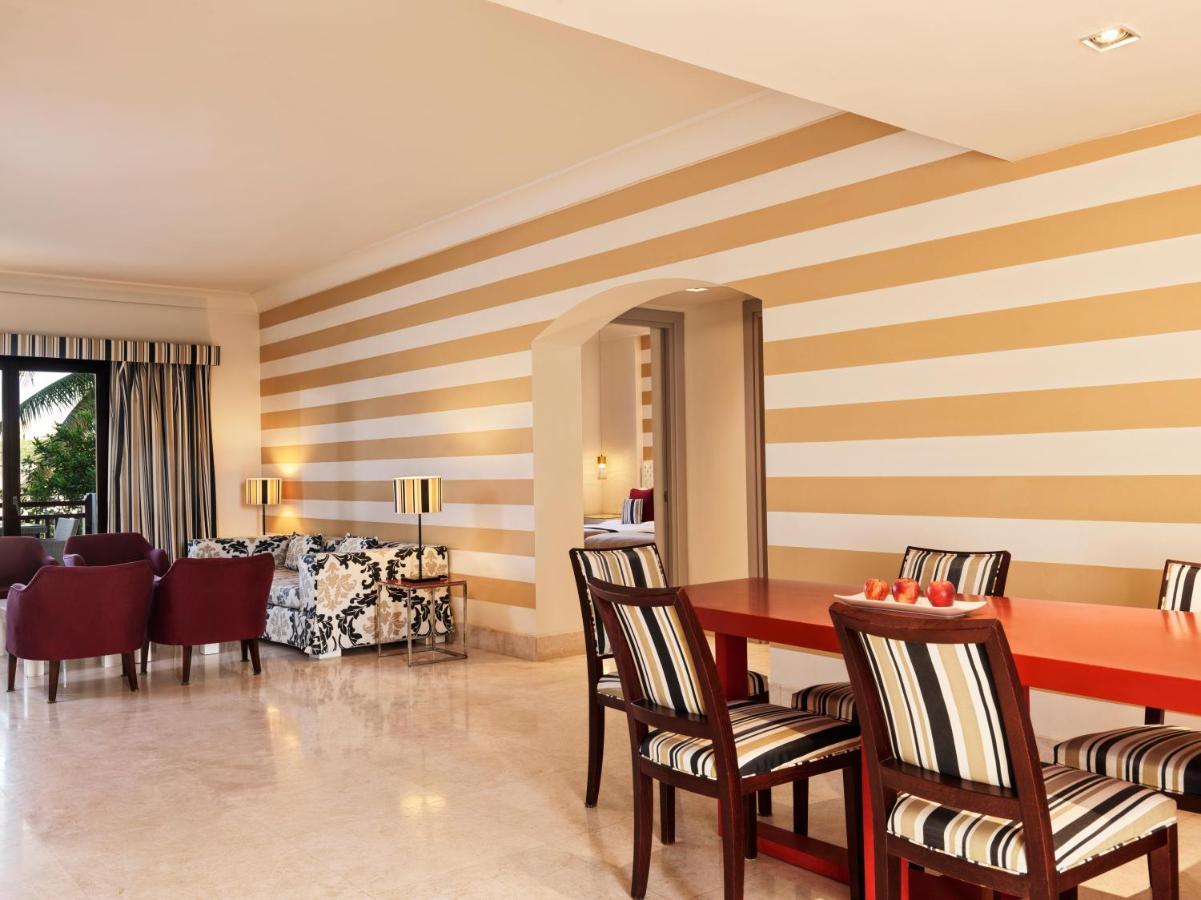 Fanar Hotel & Residences Salalah Exterior foto A dining room
