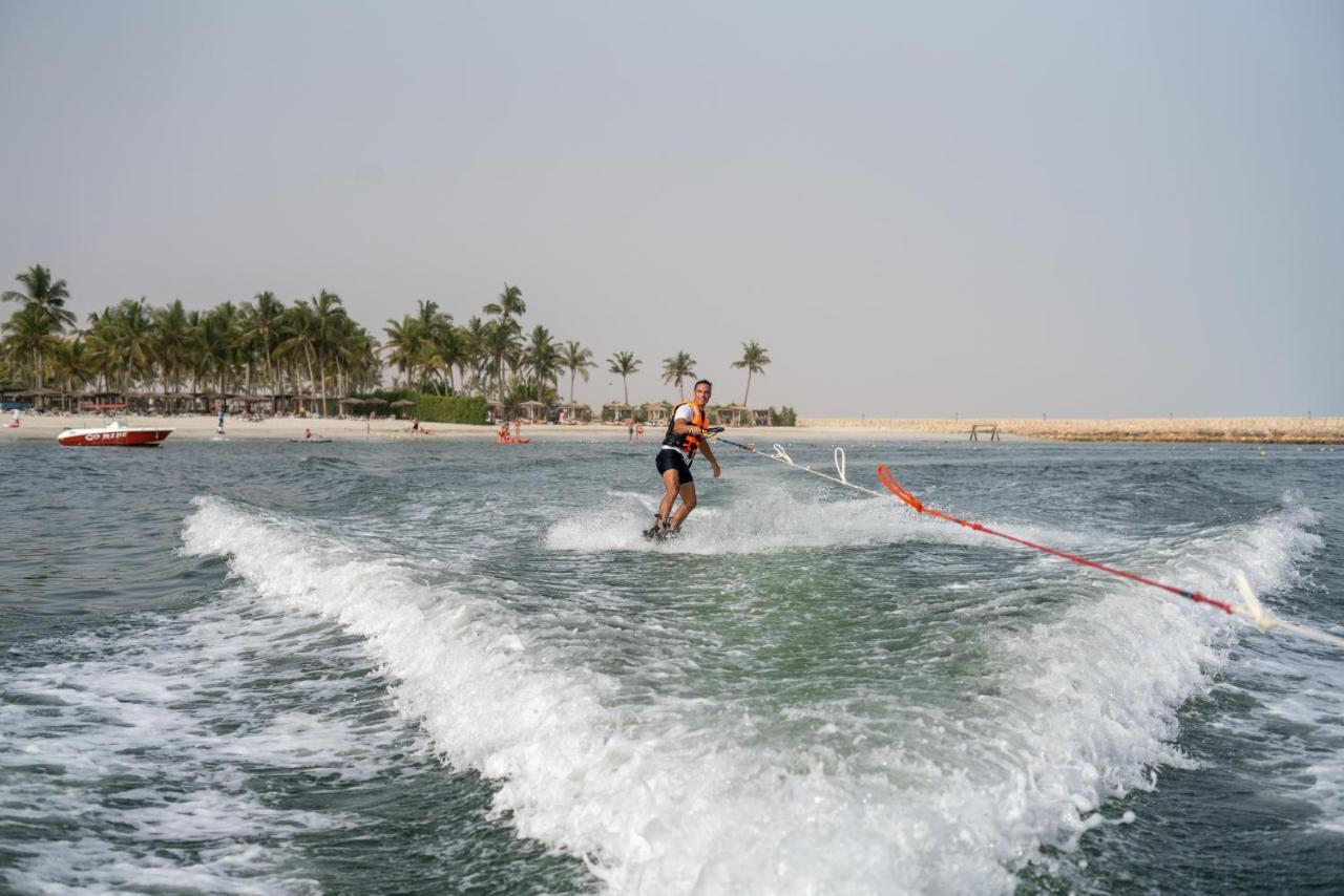 Fanar Hotel & Residences Salalah Exterior foto A water skier in Dubai