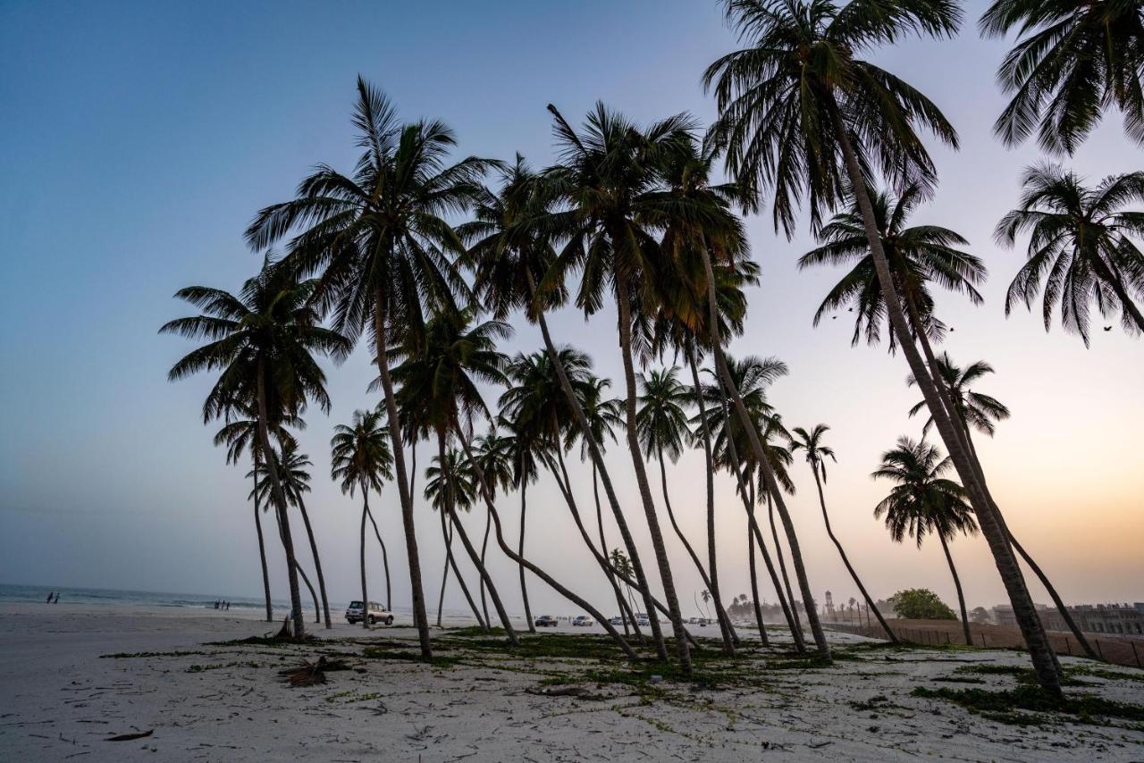 Fanar Hotel & Residences Salalah Exterior foto Palm trees on the beach of Awutu