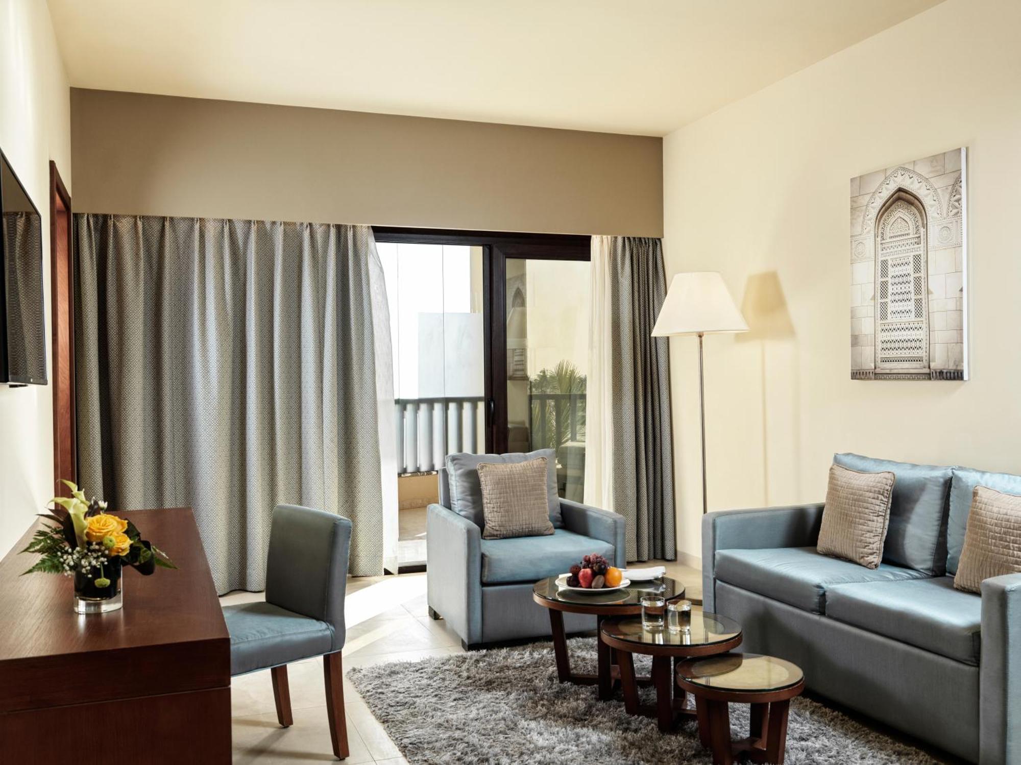 Fanar Hotel & Residences Salalah Exterior foto A living room at the Taj Bengal